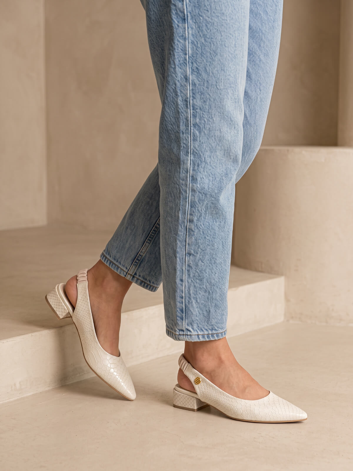 Baletas 2 1/2 Carlota, zapatos elegantes para mujer con diseño versátil para diferentes ocasiones.