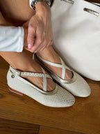 baletas correa cruzada cuero hueso dorado