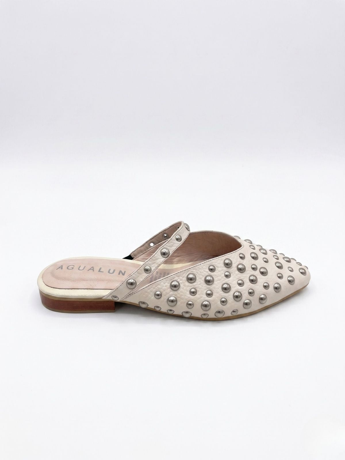 Baletas hueso con taches estilo premium casual chic y moderno
