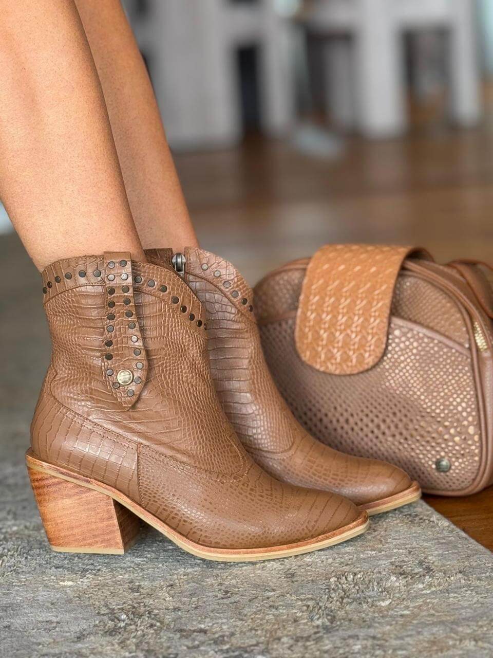 Botines 5 1/2 Caña Alta Sabrina Miel