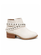 Botas de caña corta en cuero color hueso con hebillas decorativas para mujer referencia Bruselas