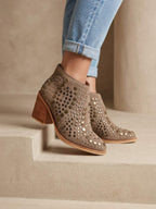Botines Italy Taches color taupe con diseño elegante y urbano para mujer