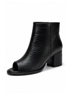 Botines negros de punta abierta ideales para looks urbanos, modernos y sofisticados