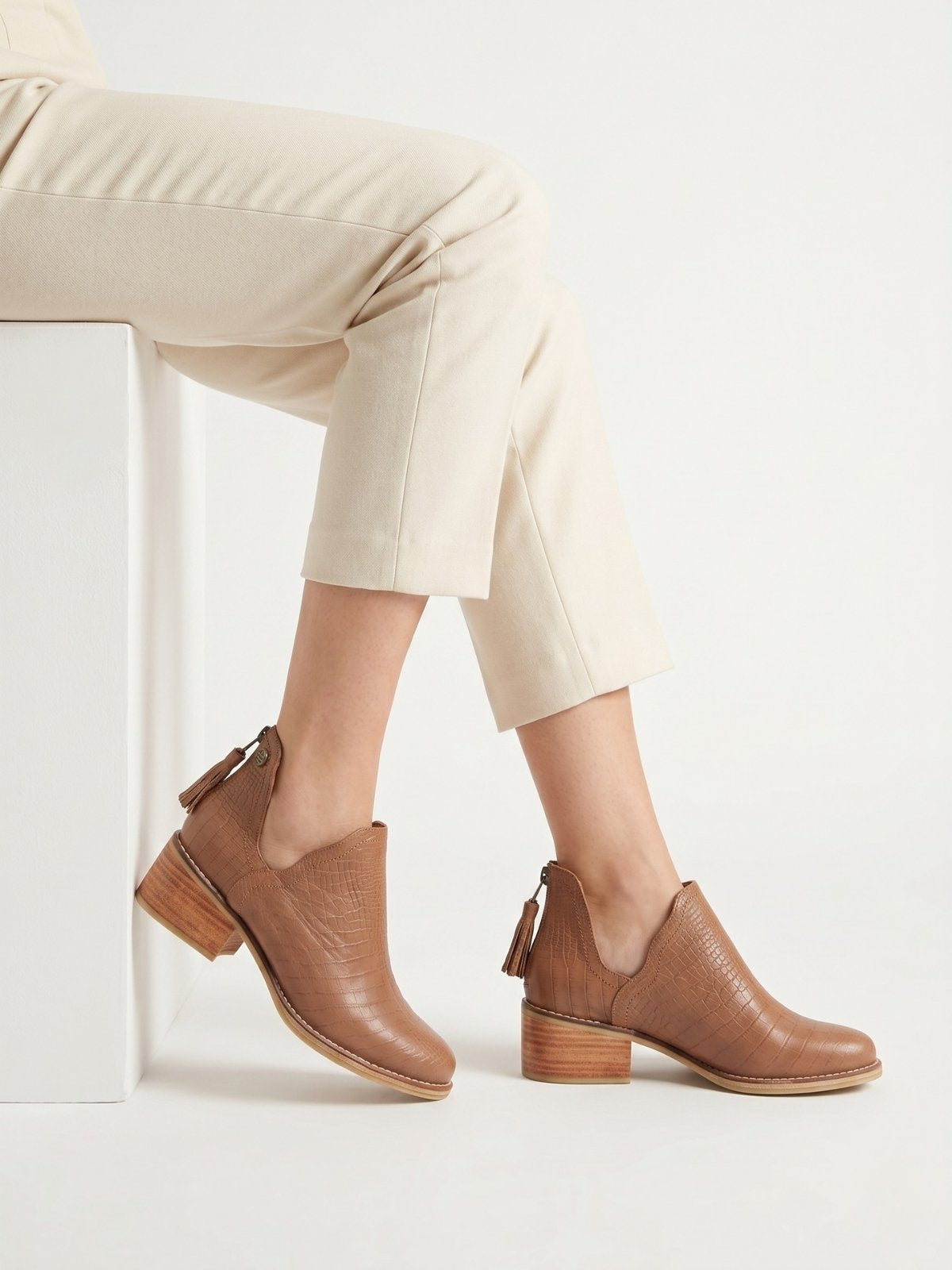 Botines Verona Pangolin color miel con estilo elegante y urbano