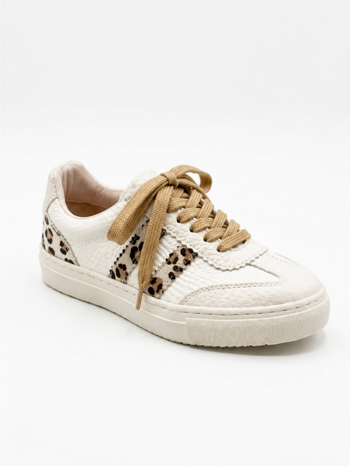 Tenis Houston en cuero color hueso perfectos para outfits modernos y femeninos