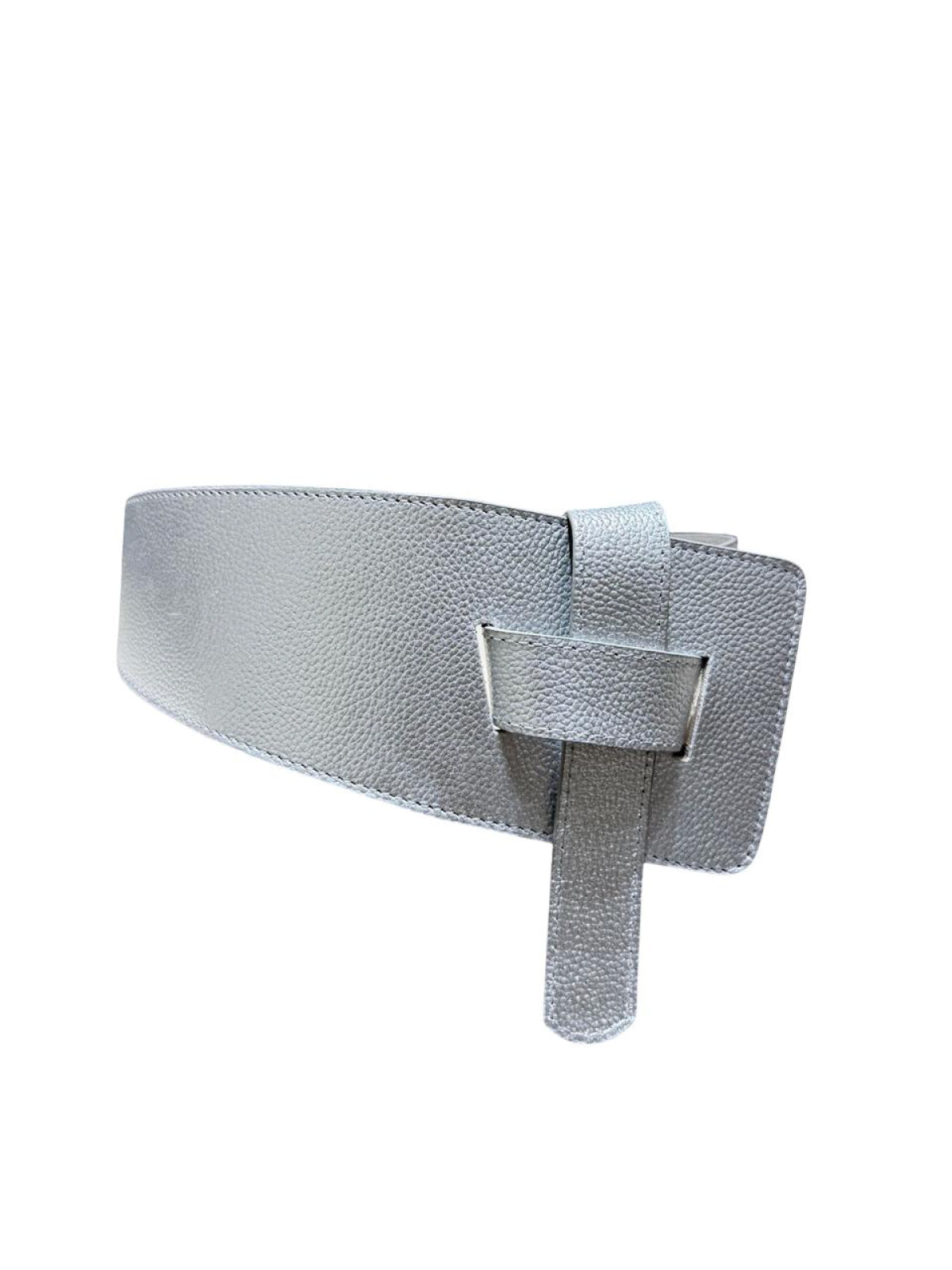 Fajón de 8 cm color plata con diseño elegante para complementar looks femeninos