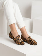 Mocasines Pompones dorado con diseño elegante y glamuroso para mujer