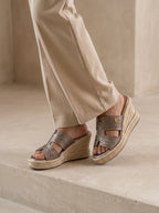 Plataformas color bronce para mujer, modelo Celeste, con detalle en yute y altura de 5 1/2 cm, ideales para looks frescos y modernos.