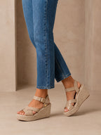 Plataformas de yute en cuero color aurora capuchino para mujer