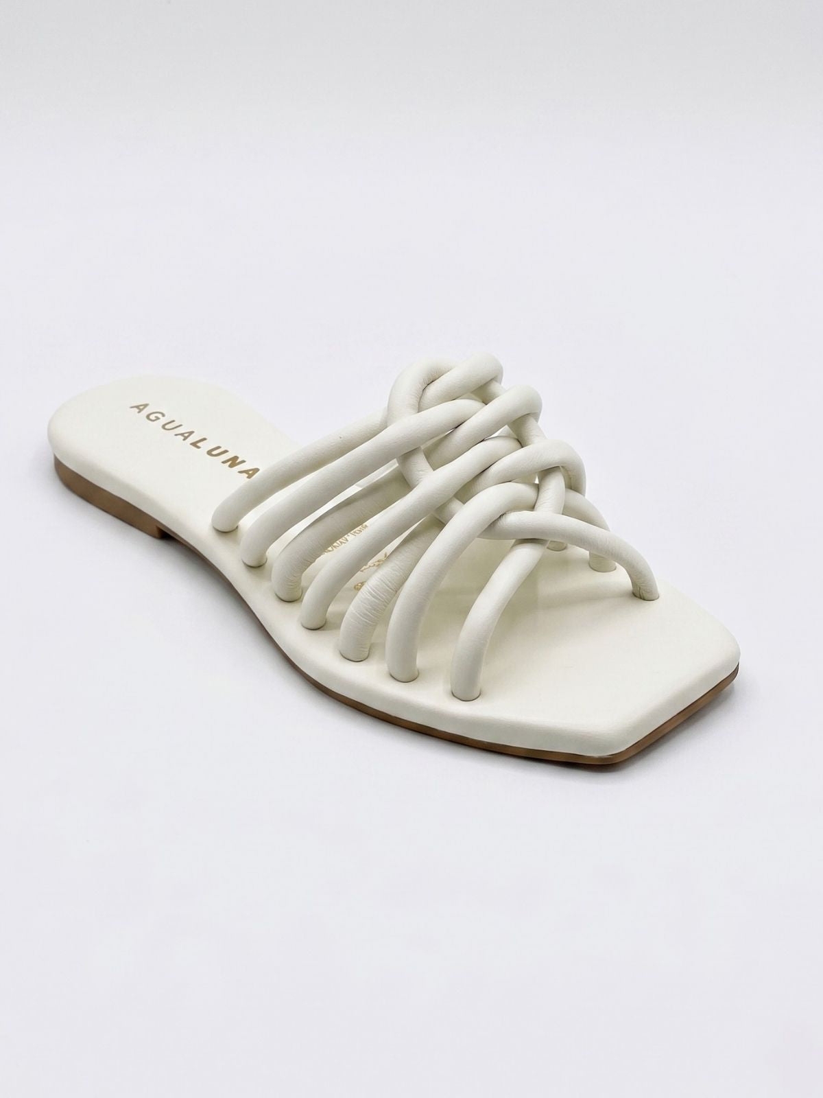Sandalias planas Sabrina color blanco estilo premium chic y sofisticado