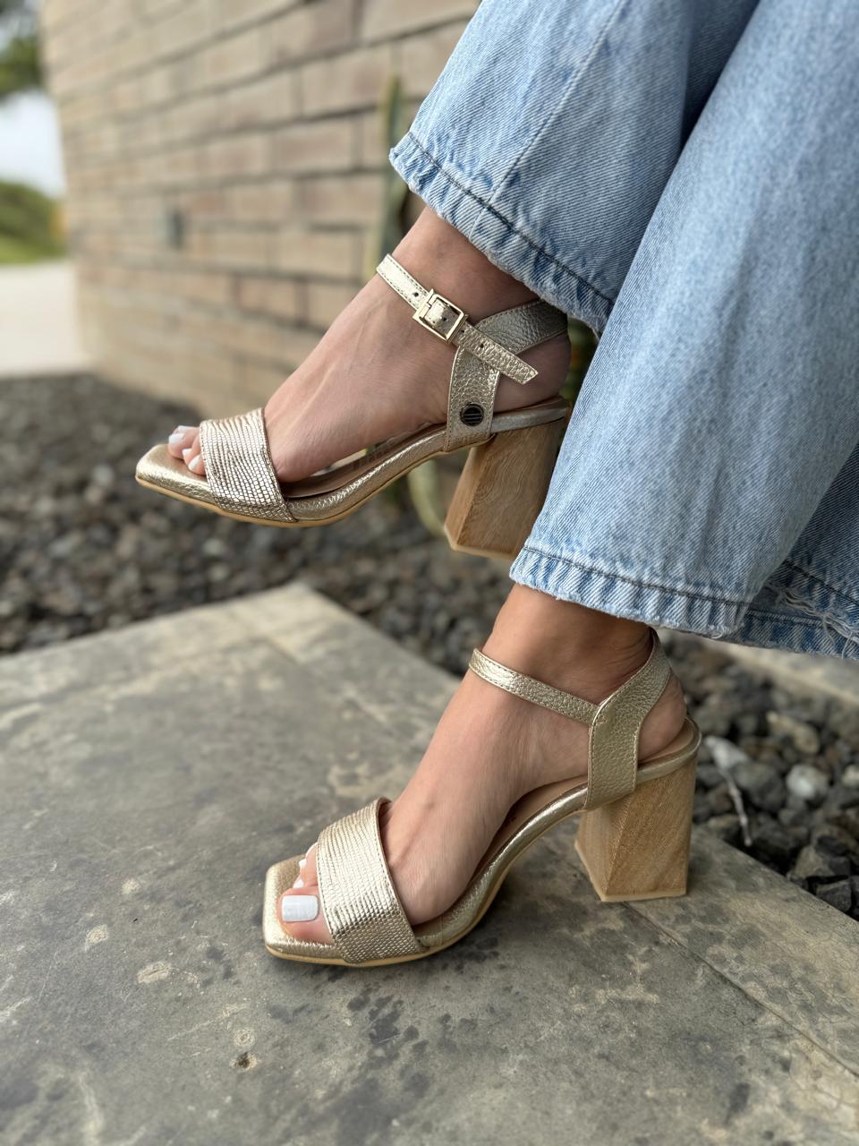 Sandalias 6 1/2 Clarisa Dorado