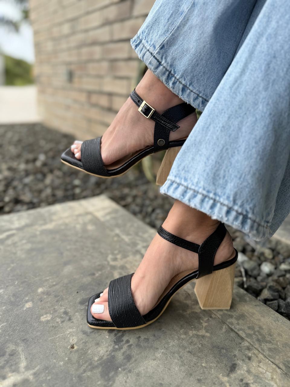 Sandalias 6 1/2 Clarisa Negro