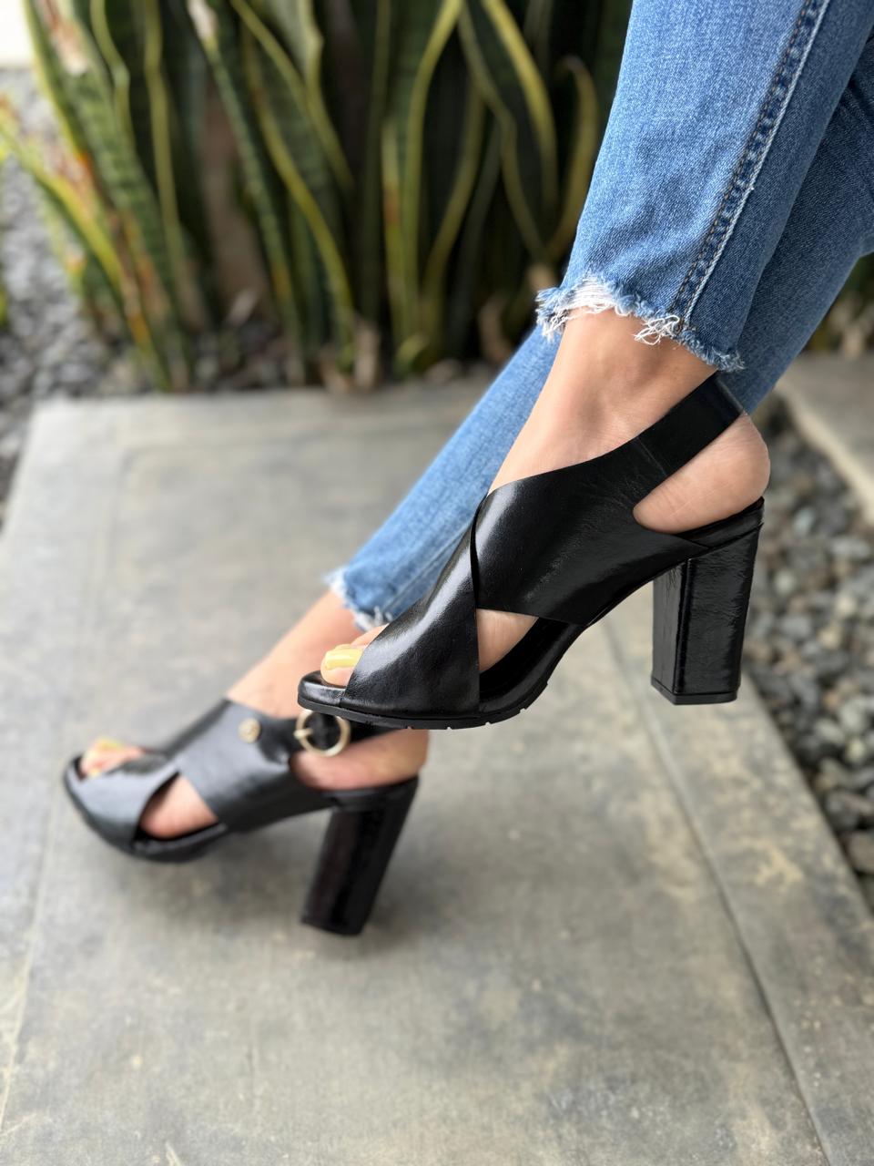 Sandalias 6 1/2 Siena Negro