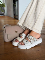 Sandalias planas en cuero Emilia Animal Print