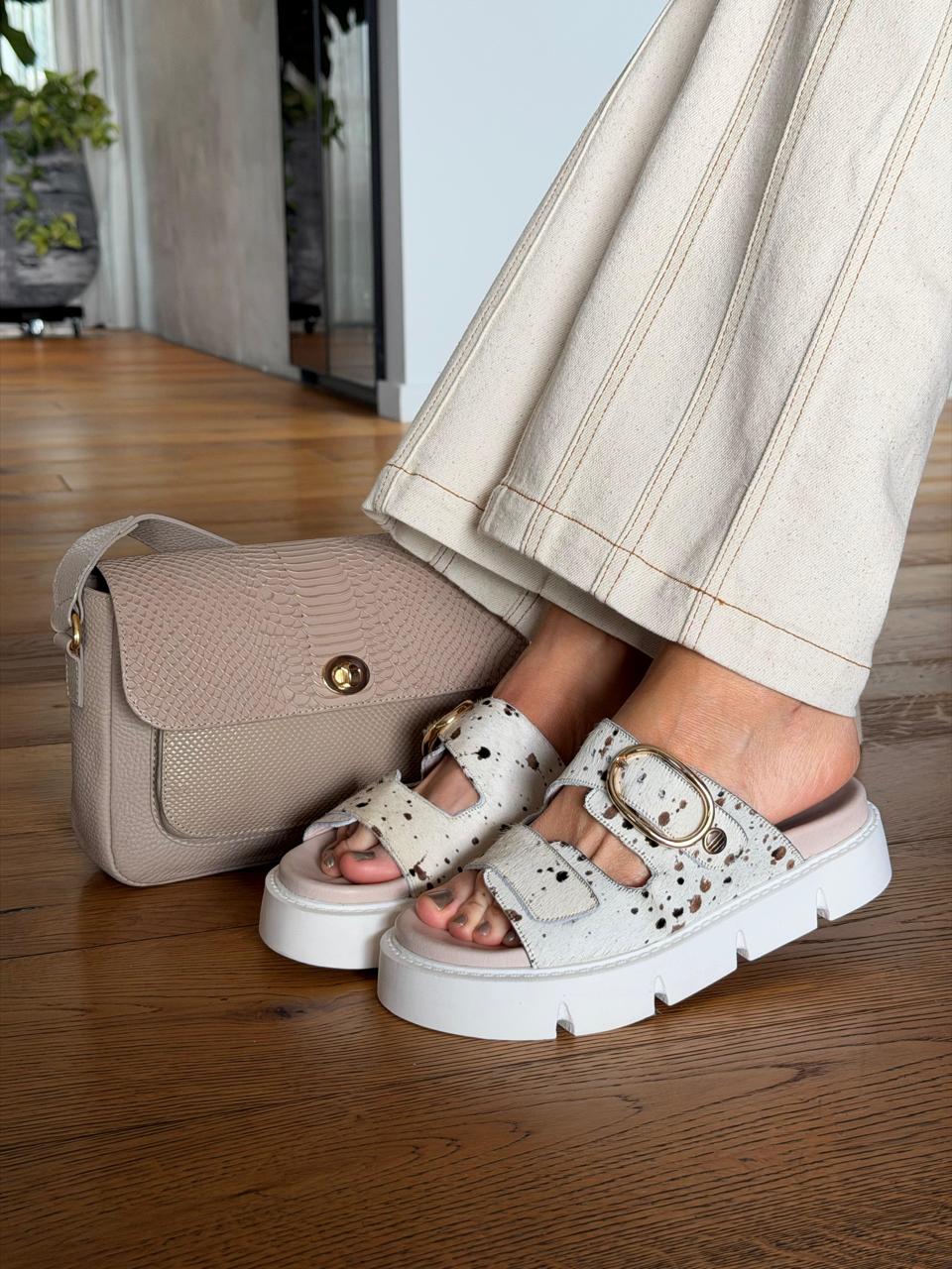 Sandalias planas en cuero Emilia Animal Print