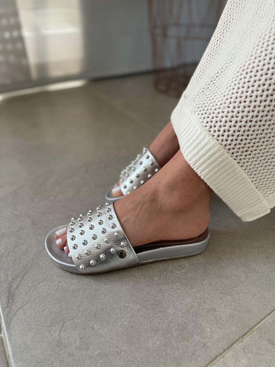 Sandalias Planas Cuero Luna Taches Plata