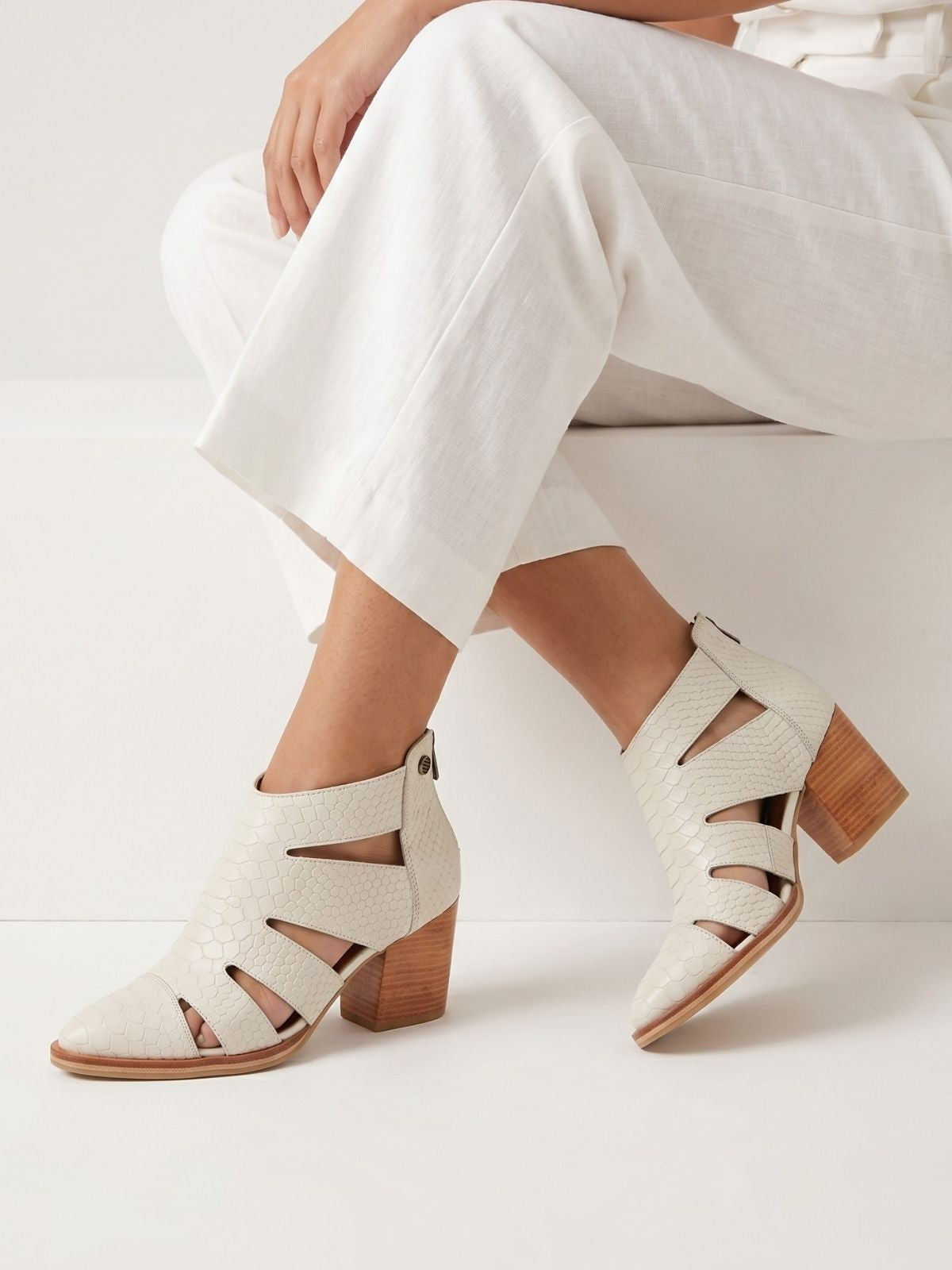Semibotines Zafiro hueso estilo premium casual chic y sofisticado