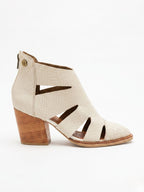 Semibotines Zafiro color hueso con diseño elegante y urbano para mujer