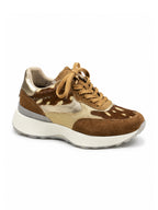 Sneakers premium para mujer en tonos neutros, ideales para combinar con looks casuales y contemporáneos