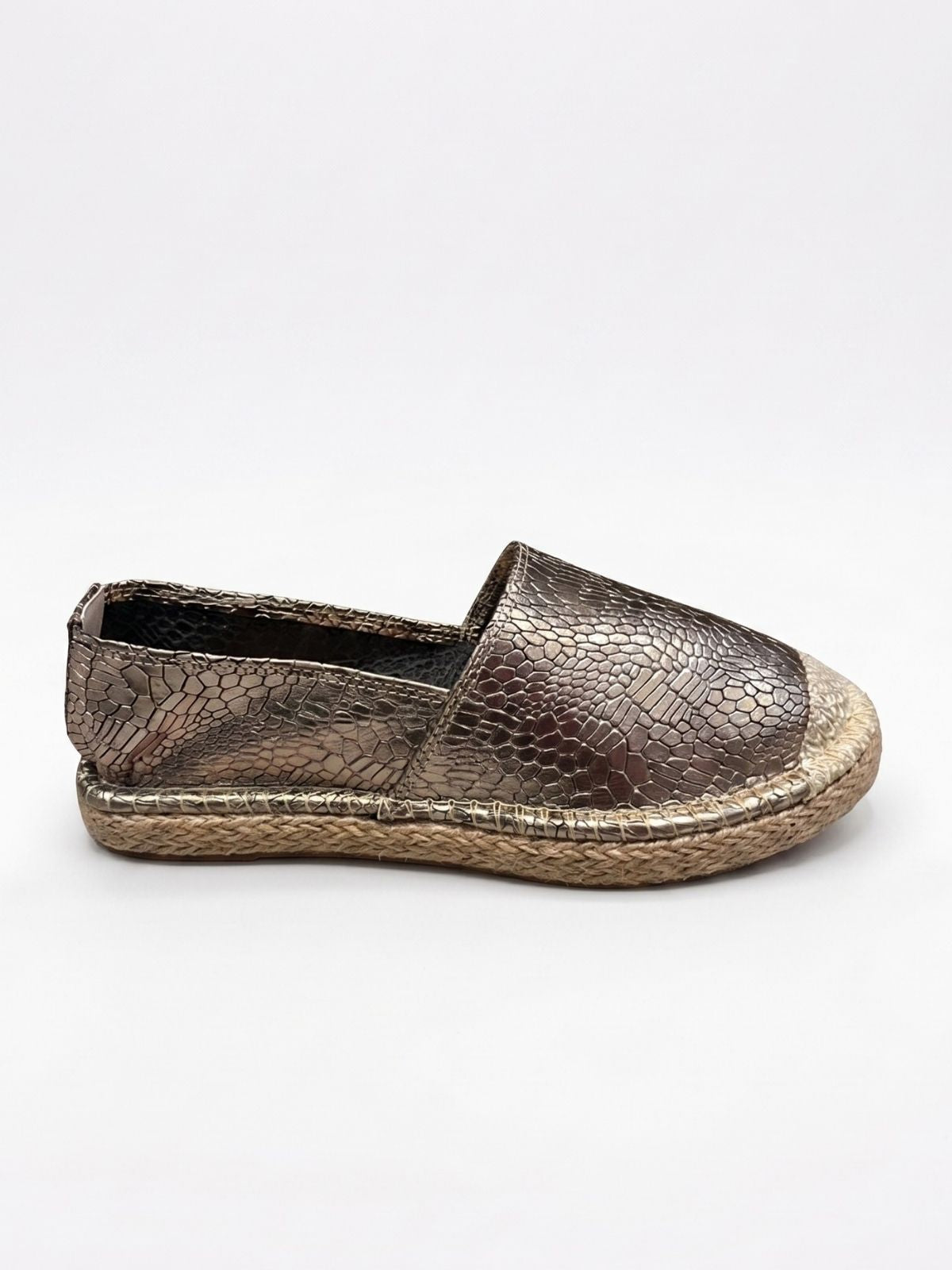 Spadrilas cuero escama bronce estilo premium chic y sofisticado