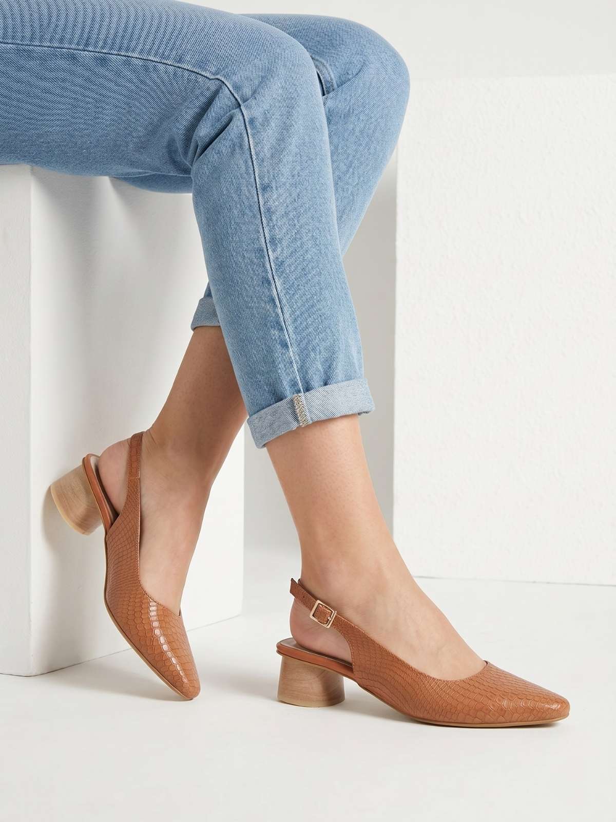 Tacones Lucia color miel con diseño elegante para mujer