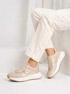 Tenis en cuero Dubai color dorado con estilo luxury urban para mujer