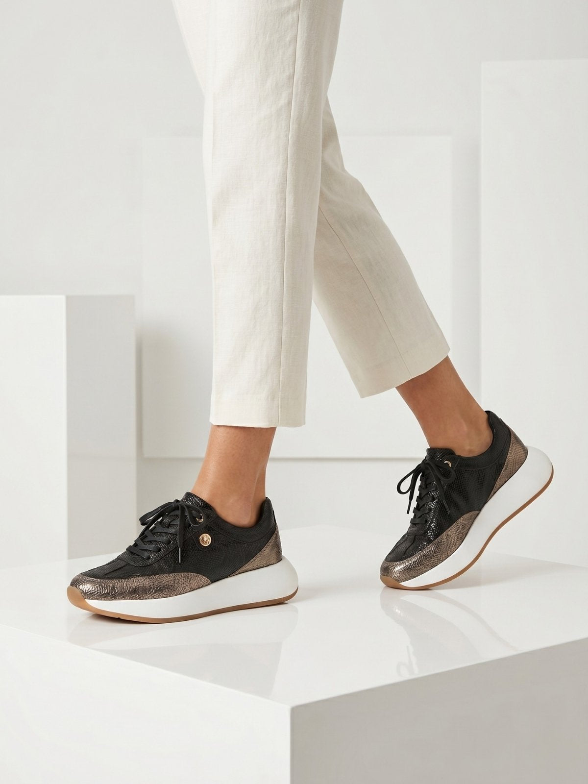 Tenis en cuero Dubai color negro con diseño elegante y urbano para mujer