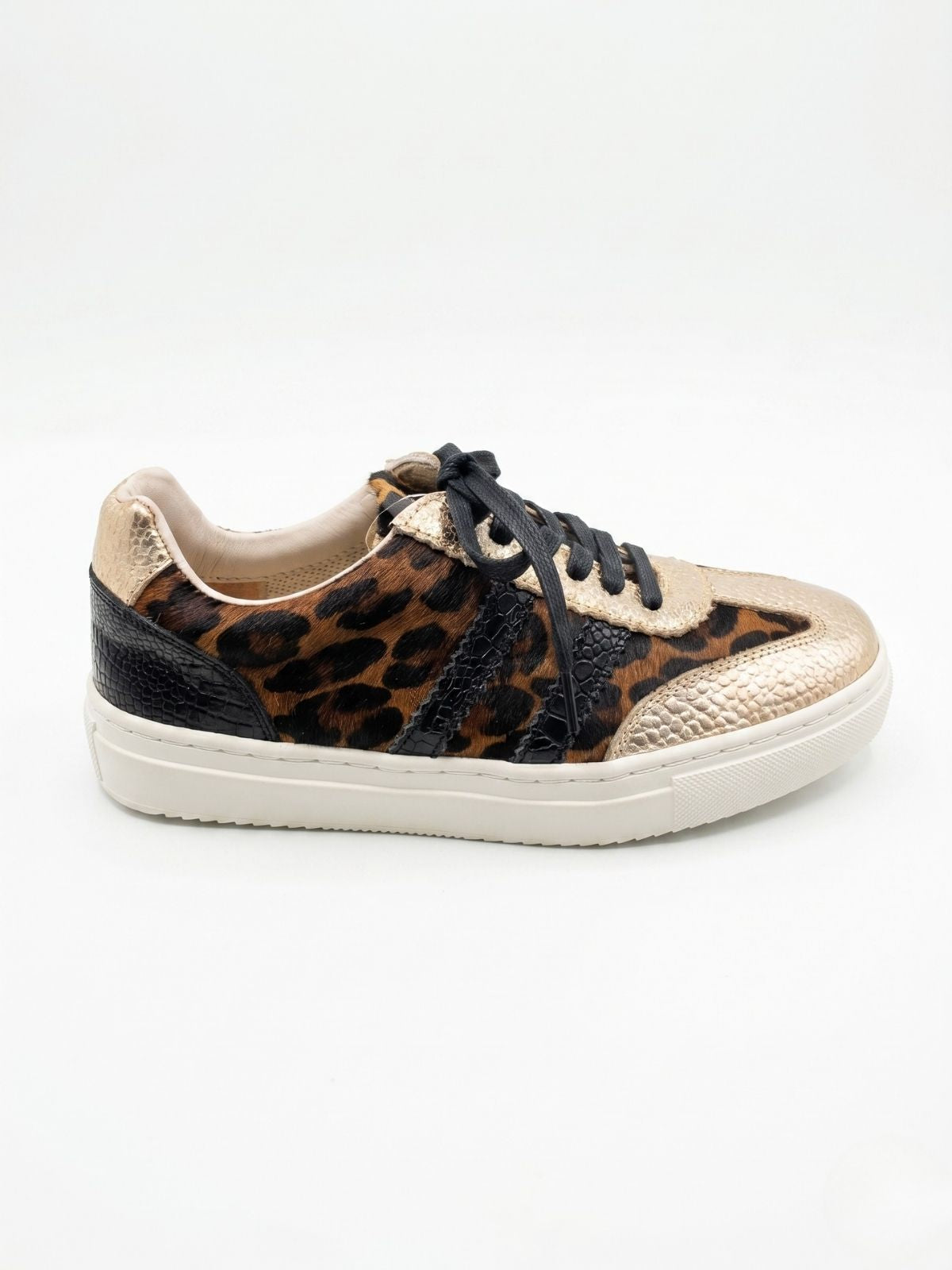 Tenis Houston color bronce con diseño fashion casual y moderno