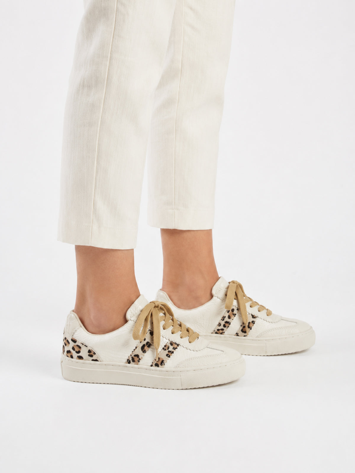Tenis Houston color hueso ideales para looks minimalistas, casuales y sofisticados