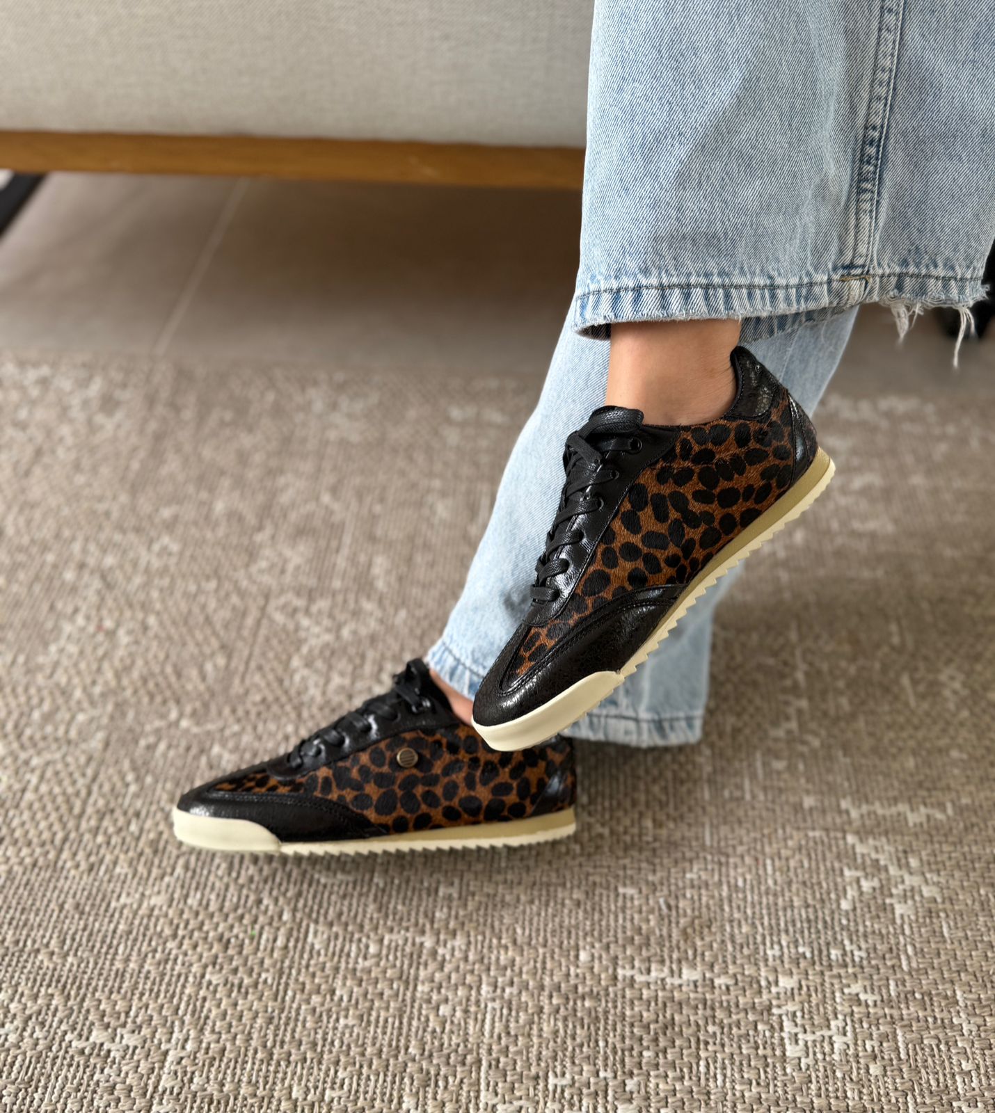 Tenis Cuero Golden Negro