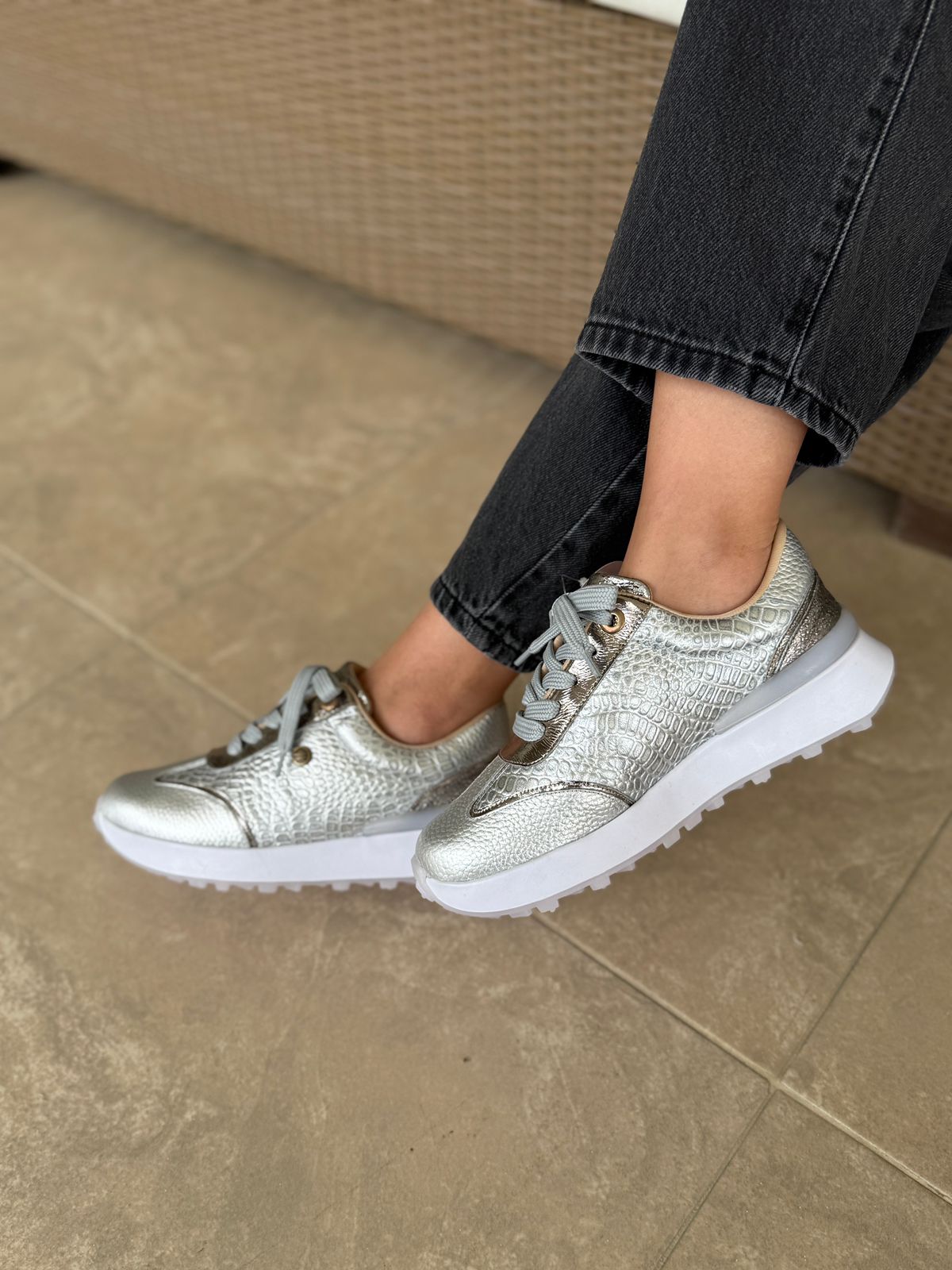 Tenis Cuero Montana Plata