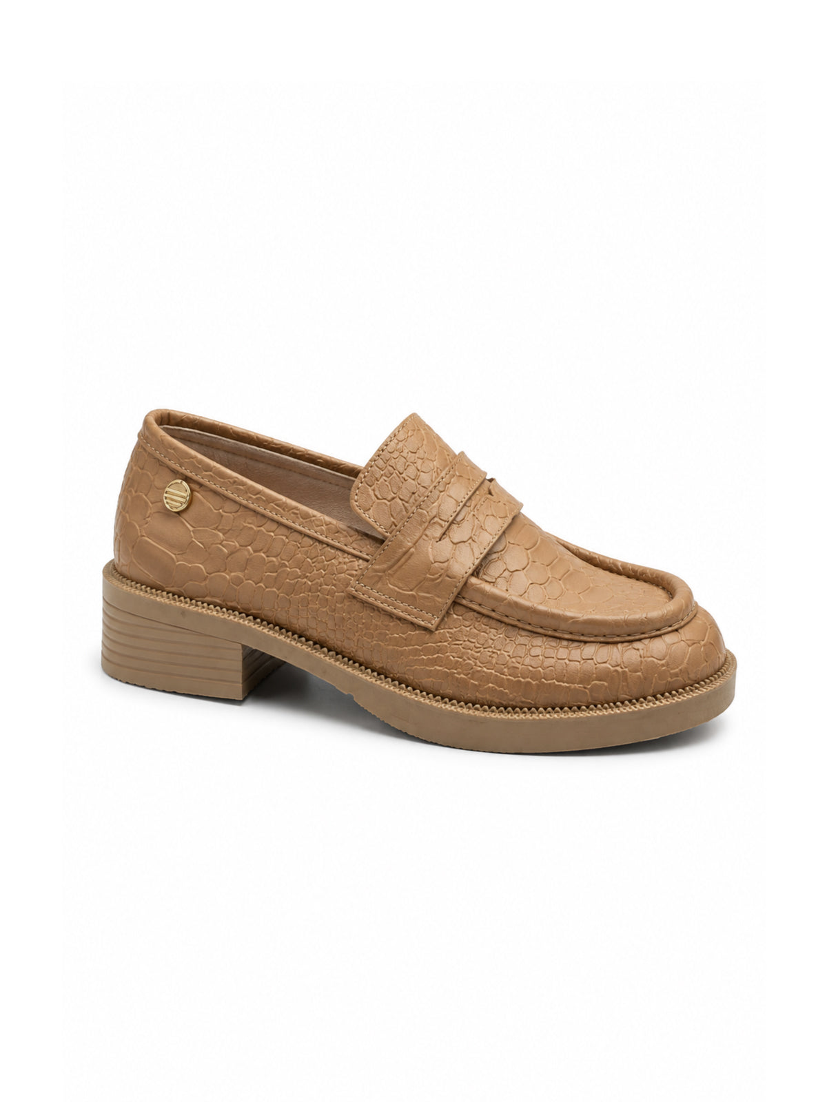 Zapatos tipo mocasín para mujer en cuero color capuchino con diseño cómodo y versátil
