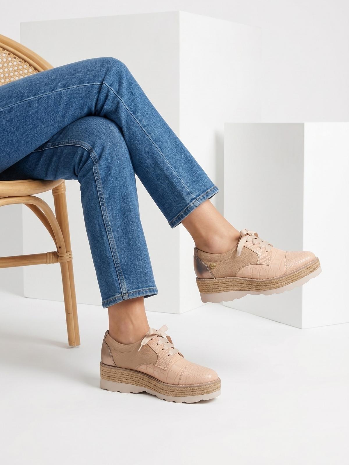 Zapatos mocasín Valeria nude en cuero con estilo europeo sofisticado