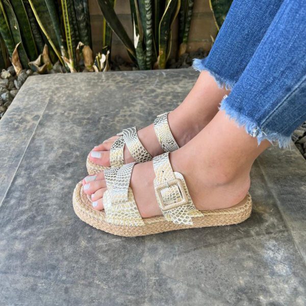 SANDALIAS CUERO YUTE HEBILLA HUESO X DORADO