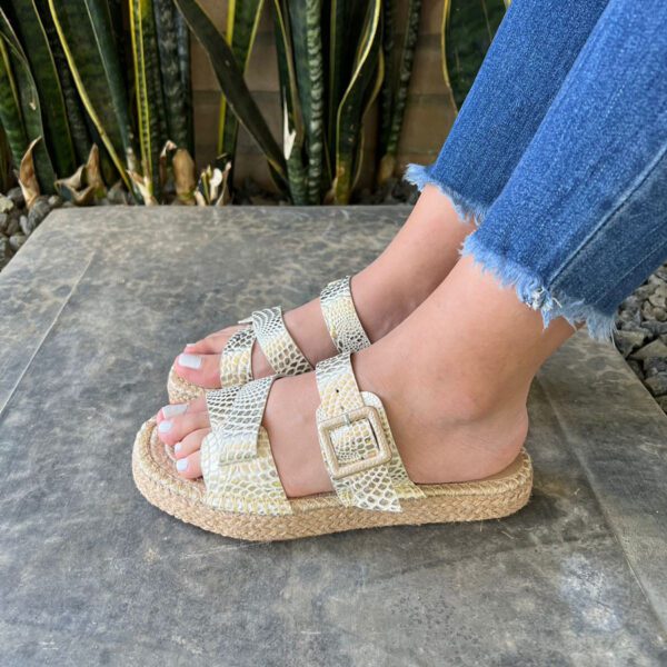 SANDALIAS CUERO YUTE HEBILLA HUESO X DORADO